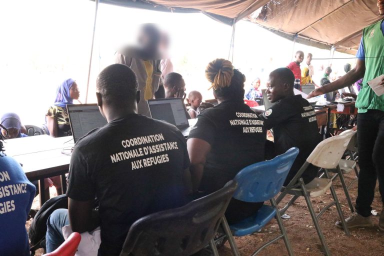 OPERATION D’ENREGISTREMENT ET DE DISTRIBUTION DE CARTES AUX DEMANDEURS D’ASILE